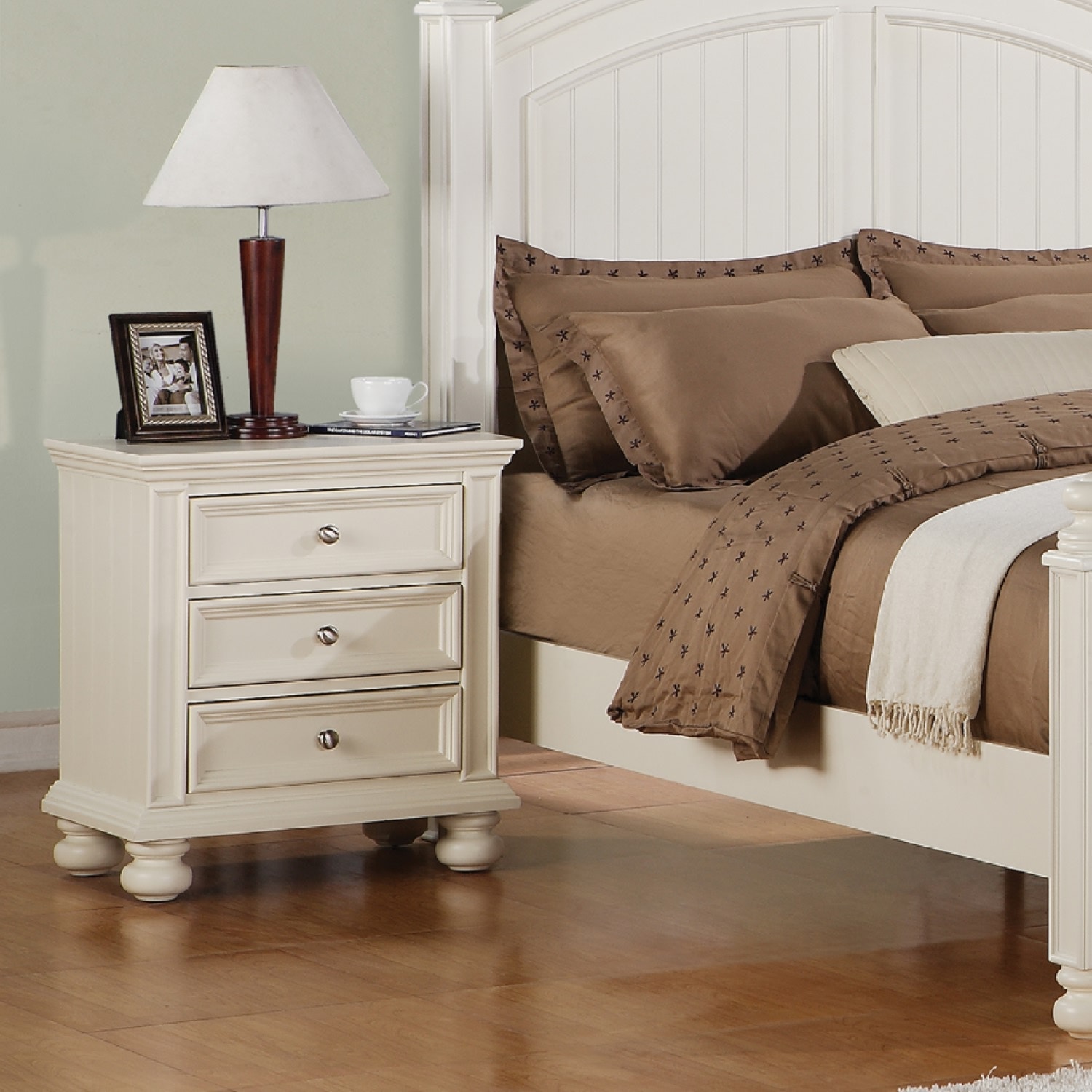 kasu3！プチバトー　ホワイトノースリーブボディ18m 2セット　他2点 Winners Only Cape Cod 3-Drawer Nightstand is available in